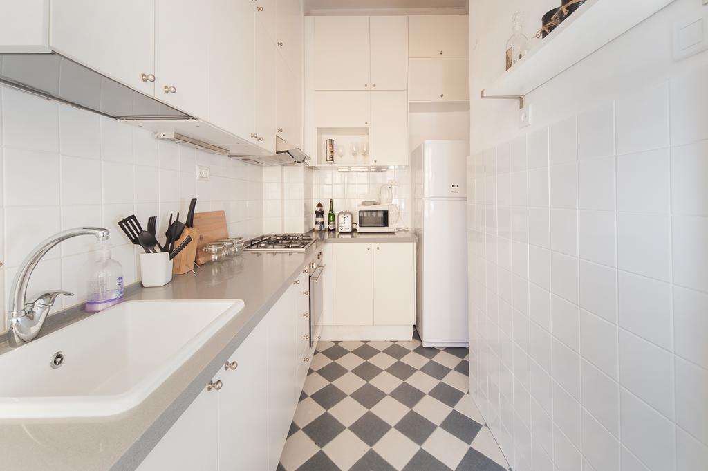 Charming 2Bd Apt W/ Balcony By Sea N' Rent Tel Aviv Room photo